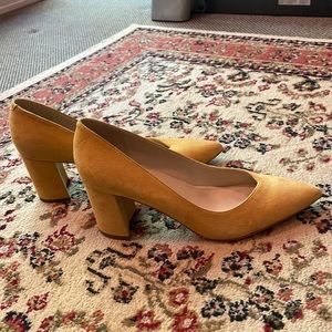 Suede block heel pump